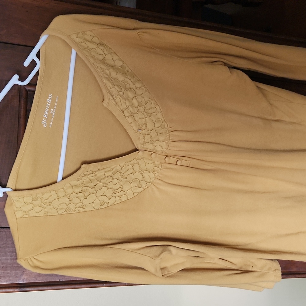 Women's shirt